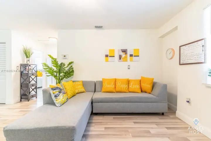 На продажу: $1,370,000 (0 спален, 0 ванн, 2320 Квадратных фут)