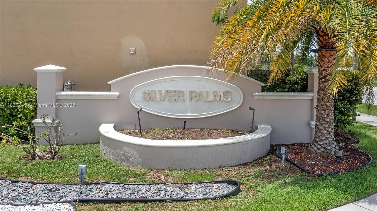 Vendido Recientemente: $420,000 (4 camas, 2 baños, 1698 Pies cuadrados)