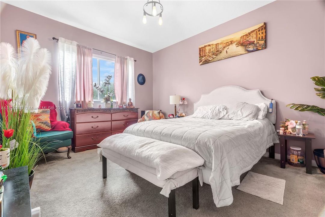 Vendido Recientemente: $420,000 (4 camas, 2 baños, 1698 Pies cuadrados)