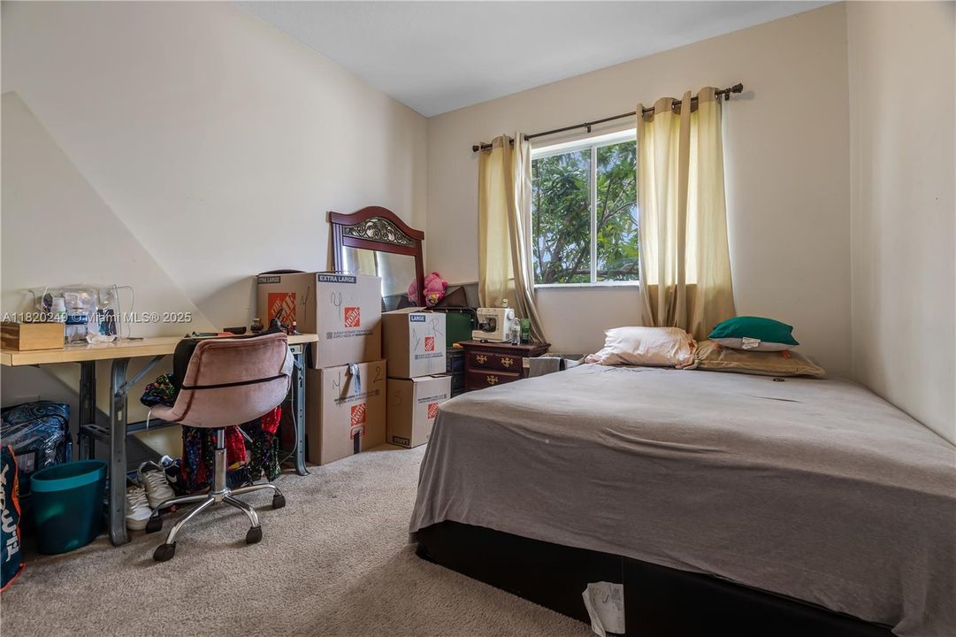 Vendido Recientemente: $420,000 (4 camas, 2 baños, 1698 Pies cuadrados)