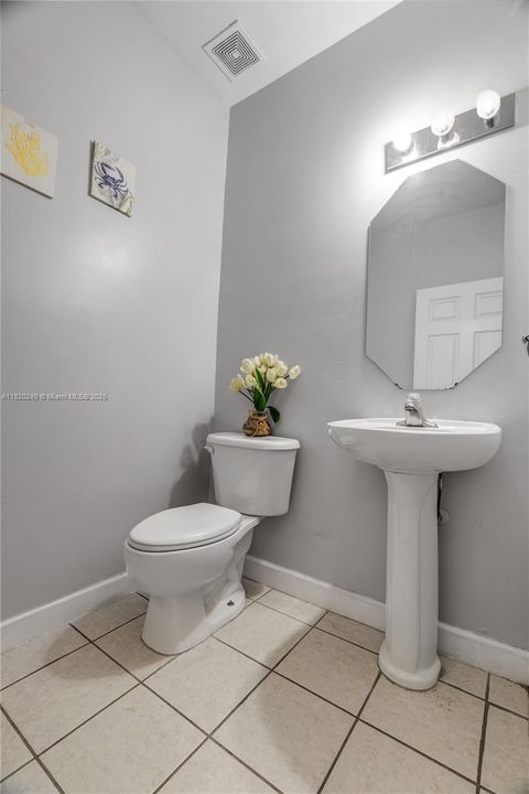 Vendido Recientemente: $420,000 (4 camas, 2 baños, 1698 Pies cuadrados)