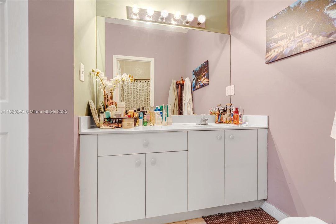 Vendido Recientemente: $420,000 (4 camas, 2 baños, 1698 Pies cuadrados)