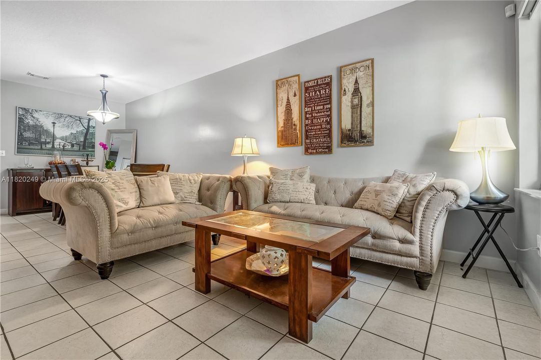 Vendido Recientemente: $420,000 (4 camas, 2 baños, 1698 Pies cuadrados)