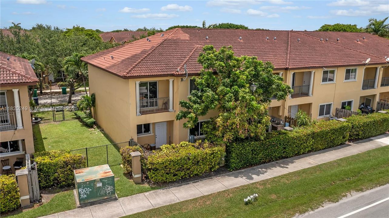 Vendido Recientemente: $420,000 (4 camas, 2 baños, 1698 Pies cuadrados)