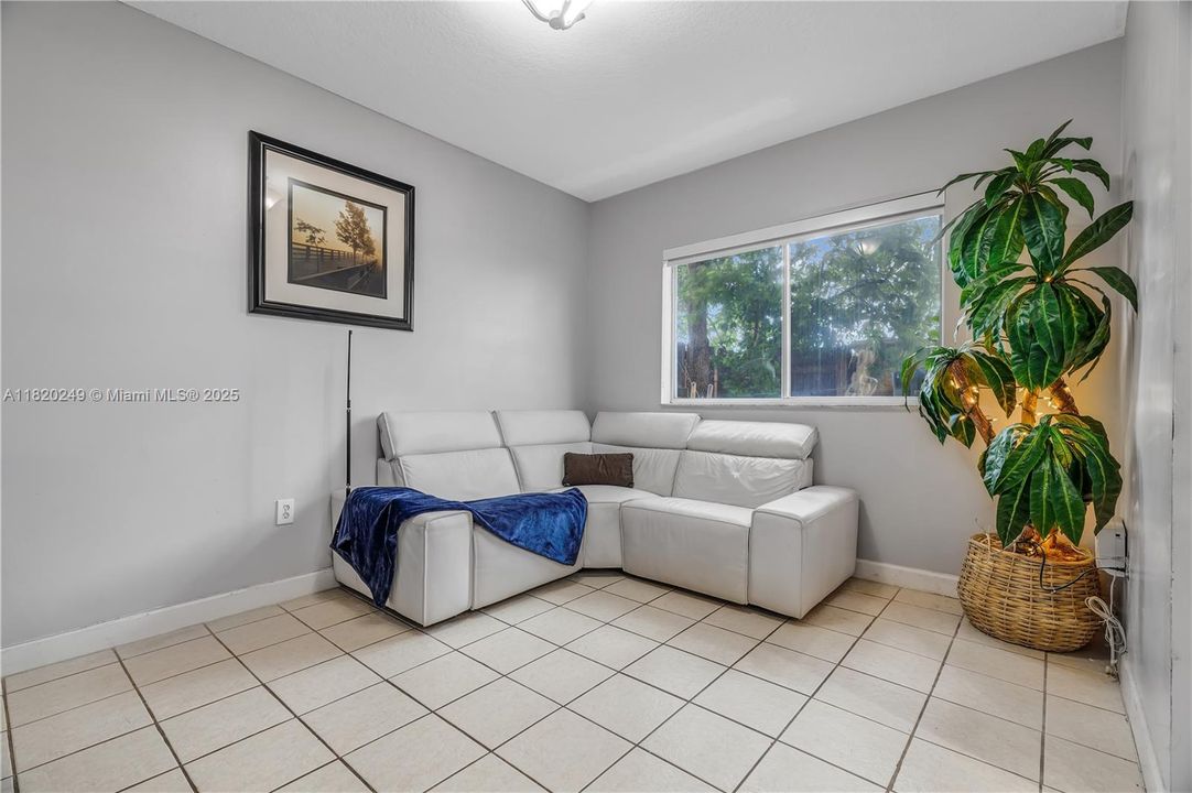 Vendido Recientemente: $420,000 (4 camas, 2 baños, 1698 Pies cuadrados)