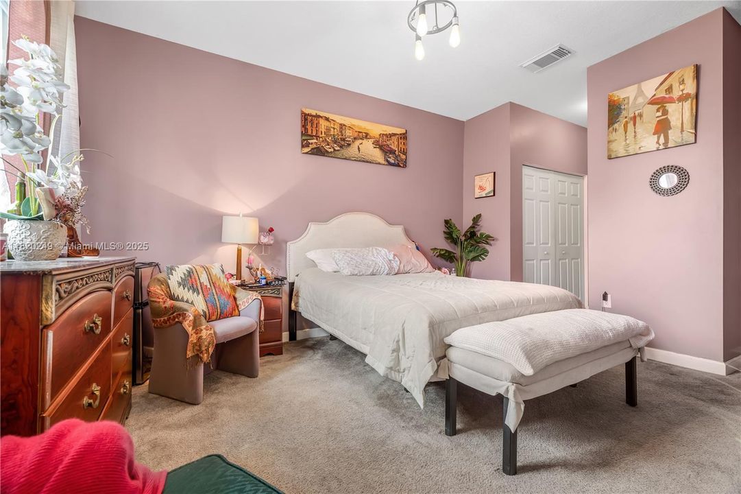 Vendido Recientemente: $420,000 (4 camas, 2 baños, 1698 Pies cuadrados)