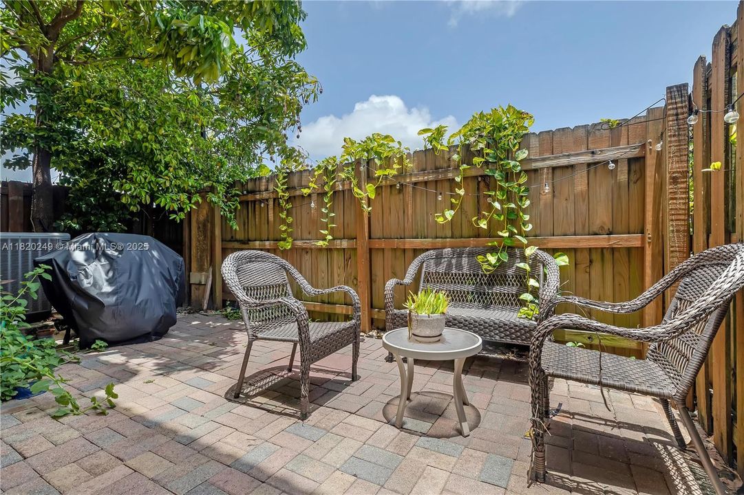 Vendido Recientemente: $420,000 (4 camas, 2 baños, 1698 Pies cuadrados)