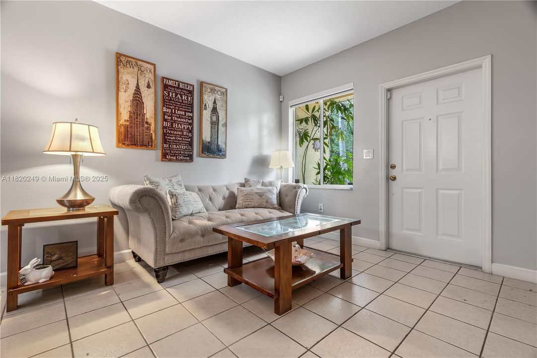 Vendido Recientemente: $420,000 (4 camas, 2 baños, 1698 Pies cuadrados)