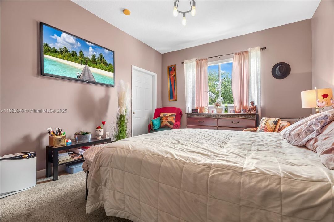 Vendido Recientemente: $420,000 (4 camas, 2 baños, 1698 Pies cuadrados)