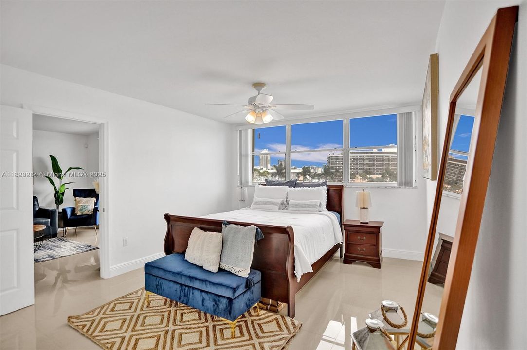 Под контрактом: $300,000 (1 спален, 1 ванн, 865 Квадратных фут)