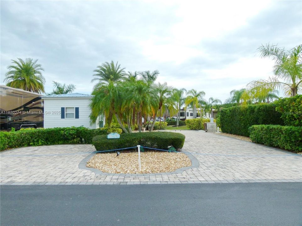 待售: $249,999 (0.08 acres)