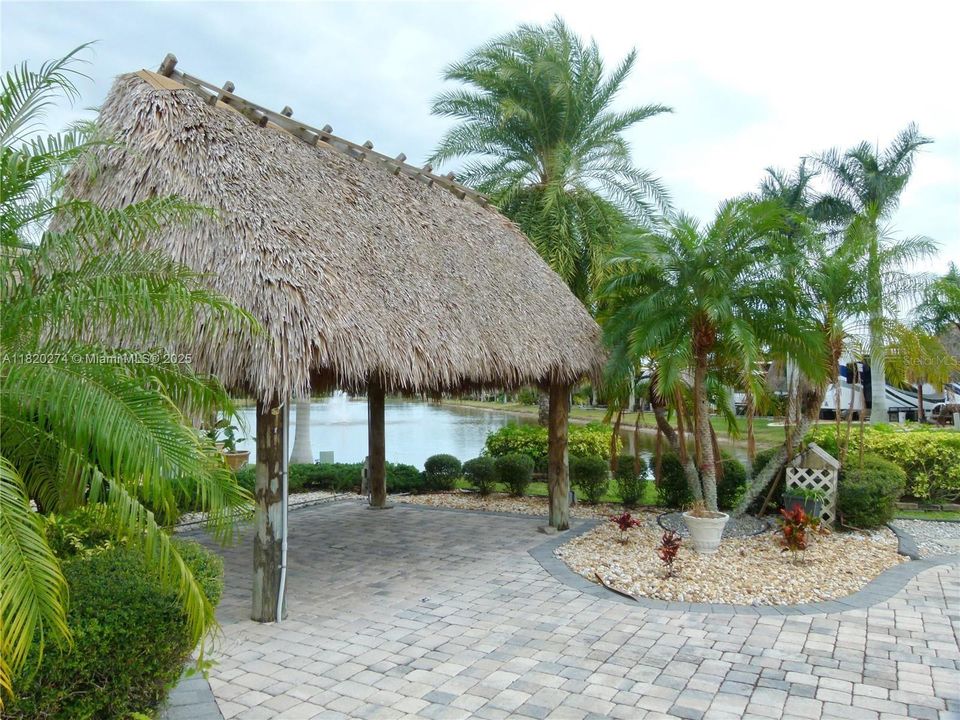 待售: $249,999 (0.08 acres)