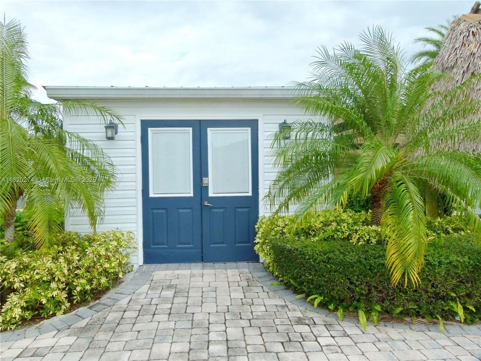 待售: $249,999 (0.08 acres)