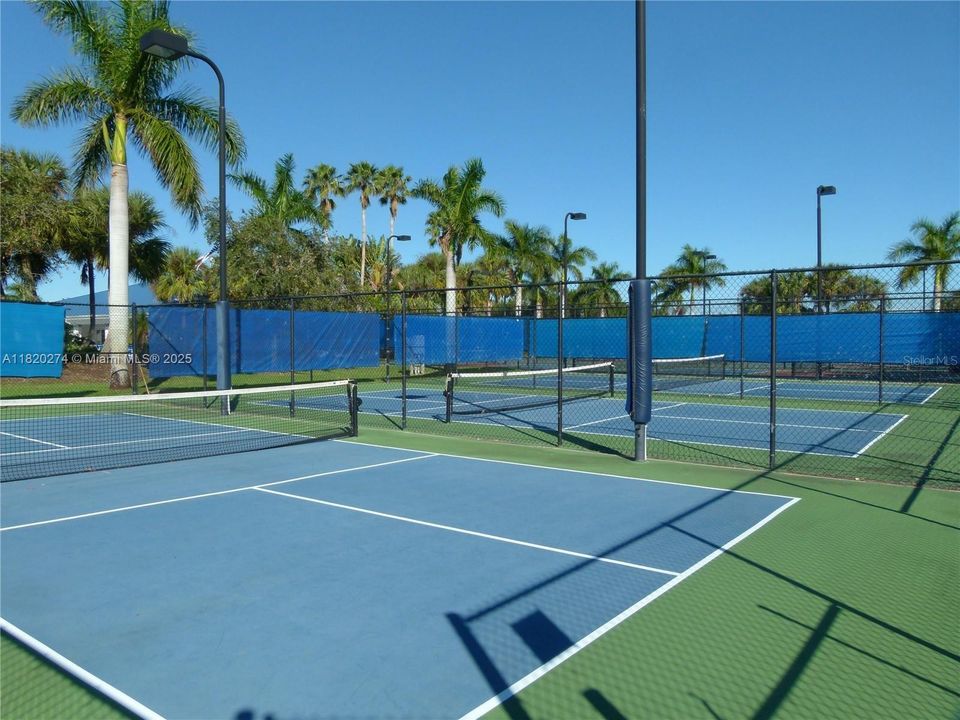 待售: $249,999 (0.08 acres)