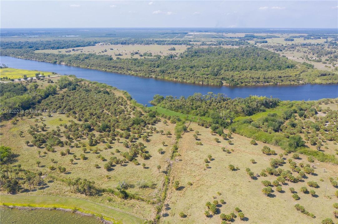На продажу: $7,450,000 (105.13 acres)