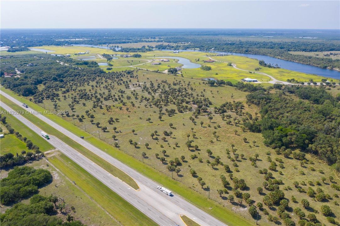 На продажу: $7,450,000 (105.13 acres)