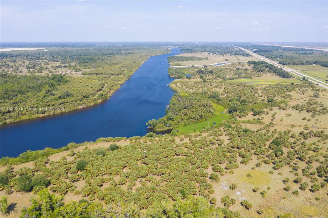 На продажу: $7,450,000 (105.13 acres)