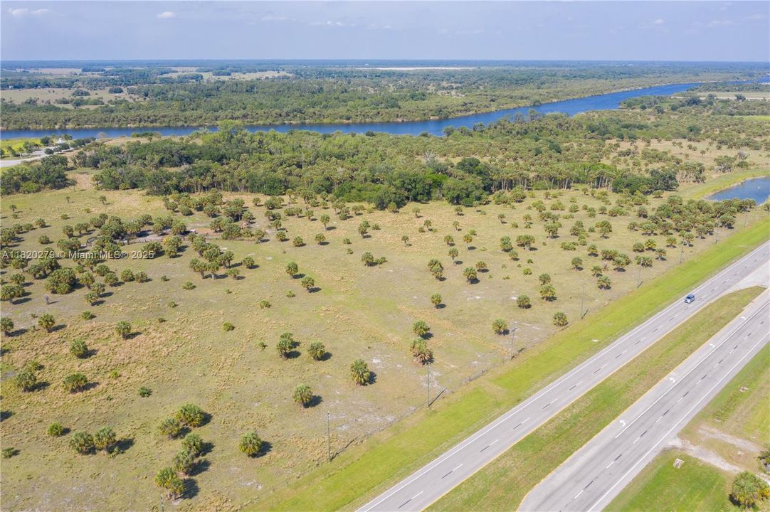 На продажу: $7,450,000 (105.13 acres)