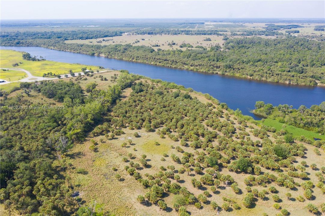 На продажу: $7,450,000 (105.13 acres)