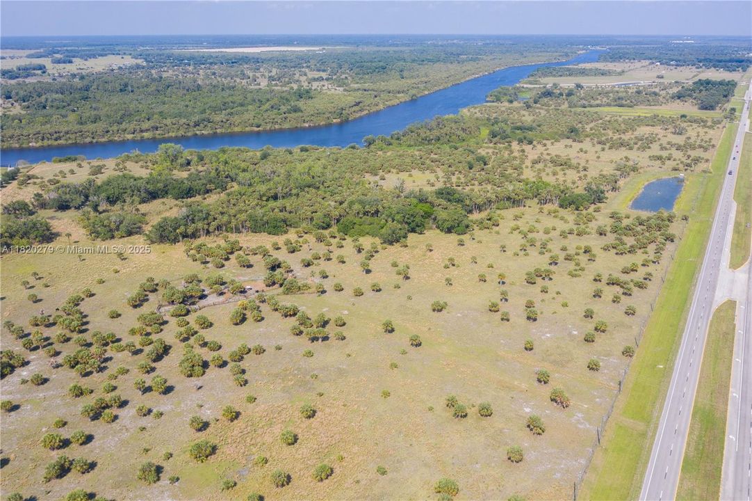 На продажу: $7,450,000 (105.13 acres)