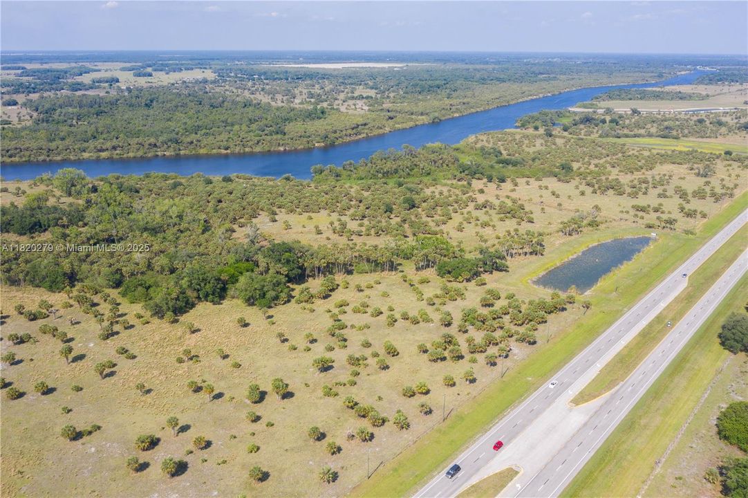 На продажу: $7,450,000 (105.13 acres)