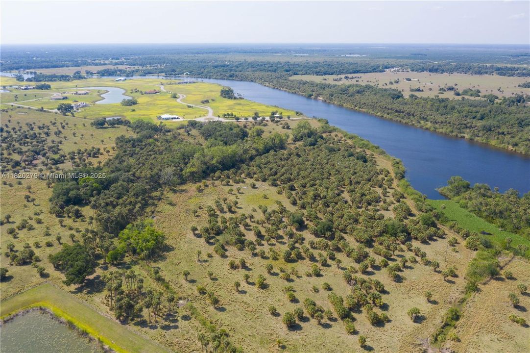 На продажу: $7,450,000 (105.13 acres)