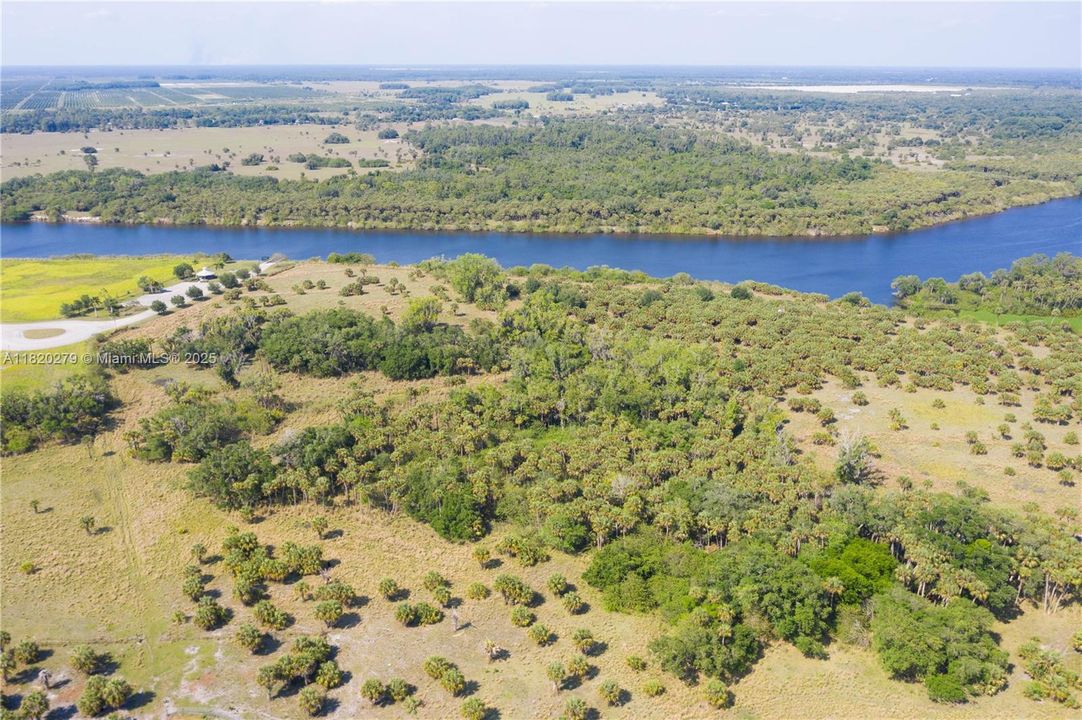 На продажу: $7,450,000 (105.13 acres)