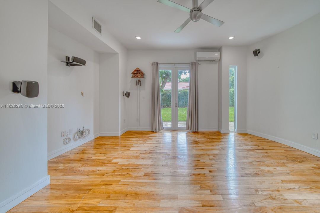 Recently Sold: $1,295,000 (4 beds, 3 baths, 3475 Square Feet)