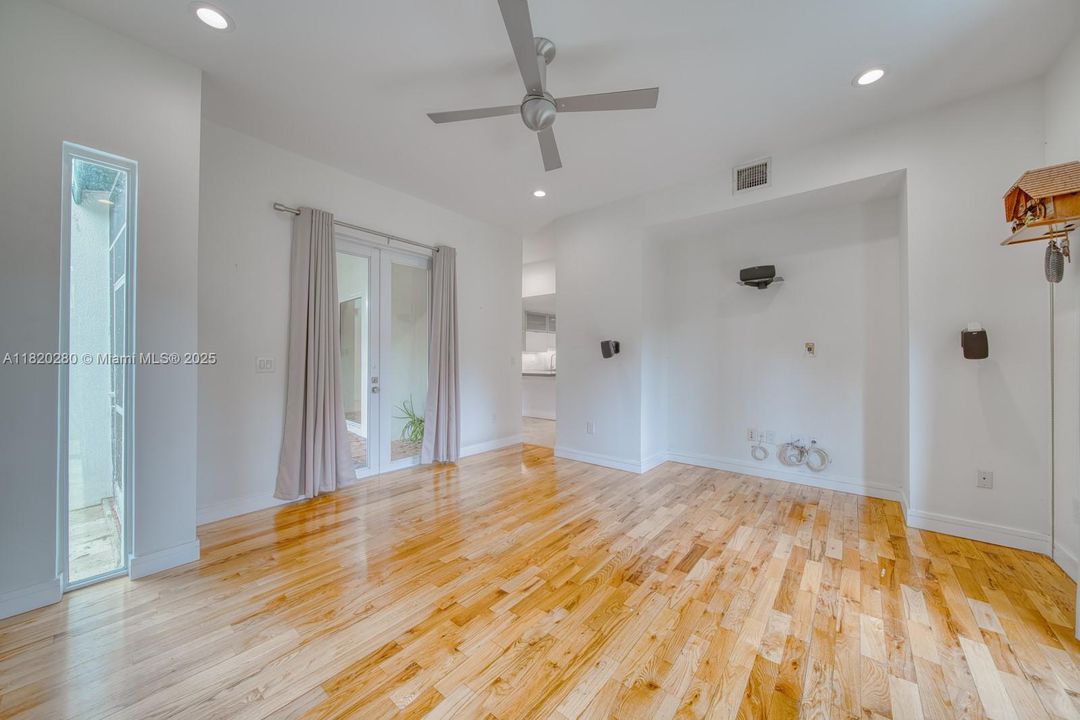 Recently Sold: $1,295,000 (4 beds, 3 baths, 3475 Square Feet)