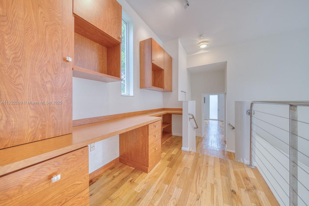 Recently Sold: $1,295,000 (4 beds, 3 baths, 3475 Square Feet)