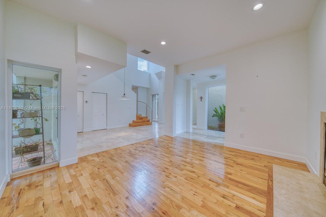 Recently Sold: $1,295,000 (4 beds, 3 baths, 3475 Square Feet)