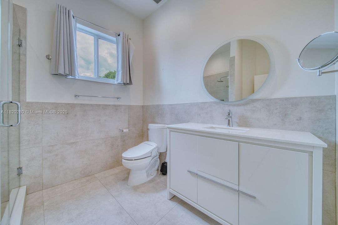 Recently Sold: $1,295,000 (4 beds, 3 baths, 3475 Square Feet)