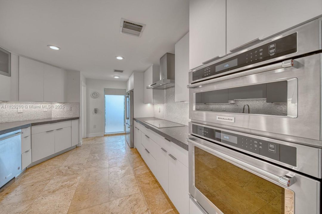 Recently Sold: $1,295,000 (4 beds, 3 baths, 3475 Square Feet)