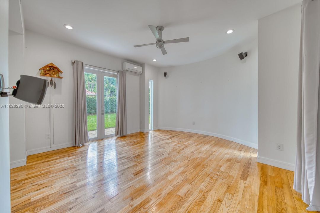 Recently Sold: $1,295,000 (4 beds, 3 baths, 3475 Square Feet)