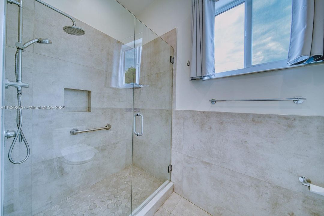 Recently Sold: $1,295,000 (4 beds, 3 baths, 3475 Square Feet)