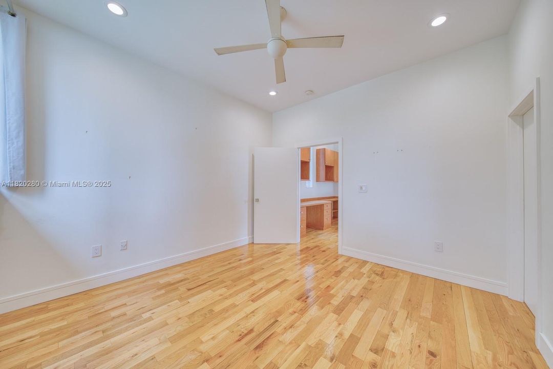 Recently Sold: $1,295,000 (4 beds, 3 baths, 3475 Square Feet)