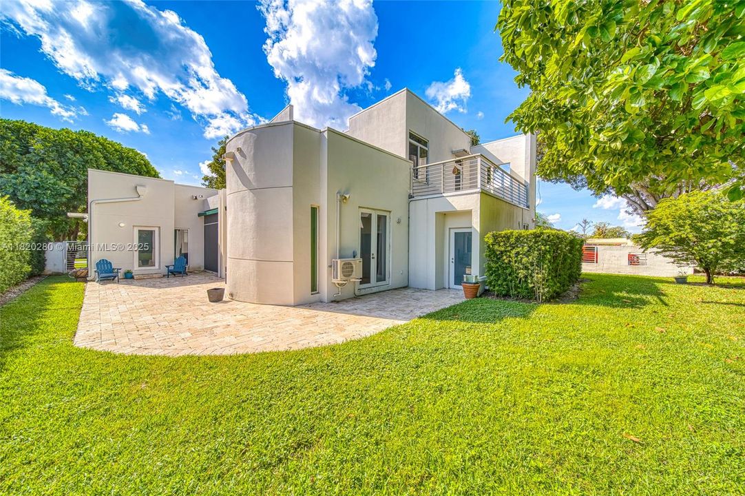 Recently Sold: $1,295,000 (4 beds, 3 baths, 3475 Square Feet)