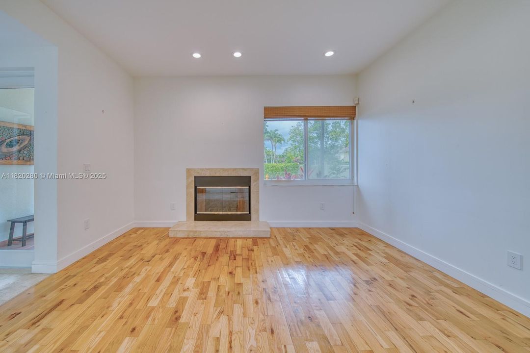 Recently Sold: $1,295,000 (4 beds, 3 baths, 3475 Square Feet)