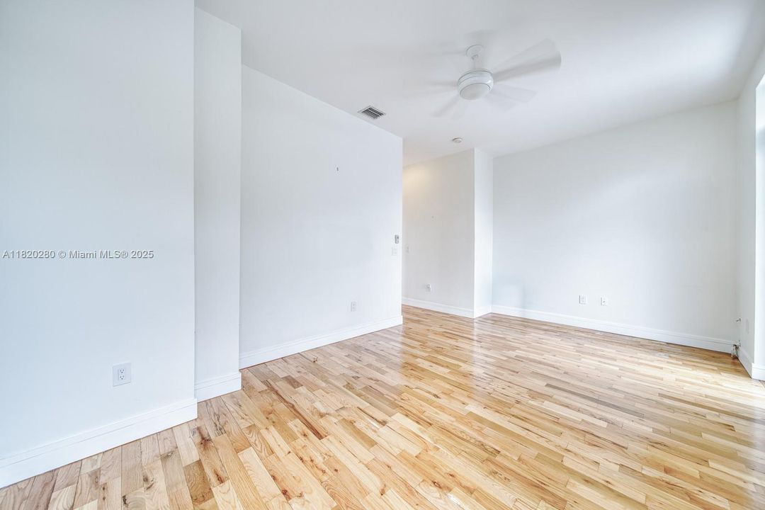 Recently Sold: $1,295,000 (4 beds, 3 baths, 3475 Square Feet)