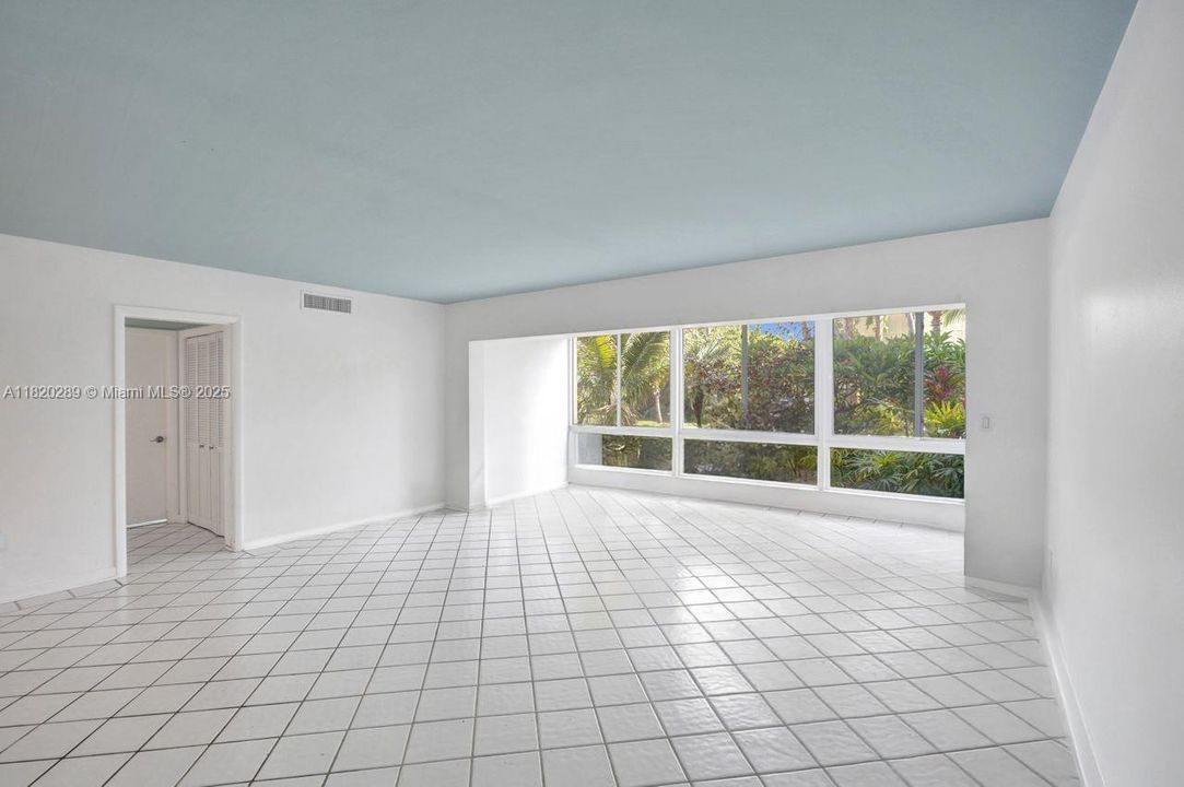 Recently Sold: $749,000 (2 beds, 2 baths, 1250 Square Feet)