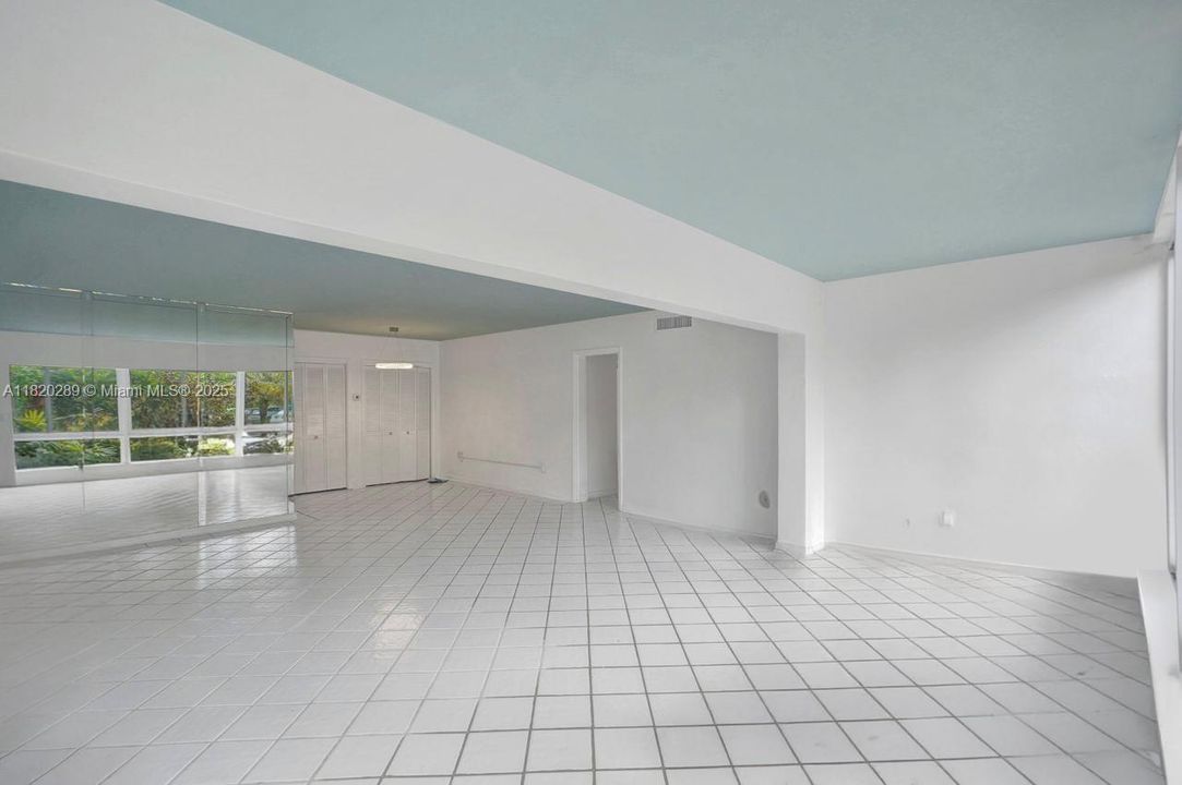 Recently Sold: $749,000 (2 beds, 2 baths, 1250 Square Feet)