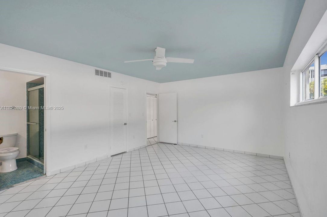 Recently Sold: $749,000 (2 beds, 2 baths, 1250 Square Feet)