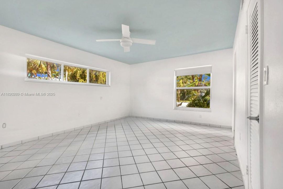 Recently Sold: $749,000 (2 beds, 2 baths, 1250 Square Feet)