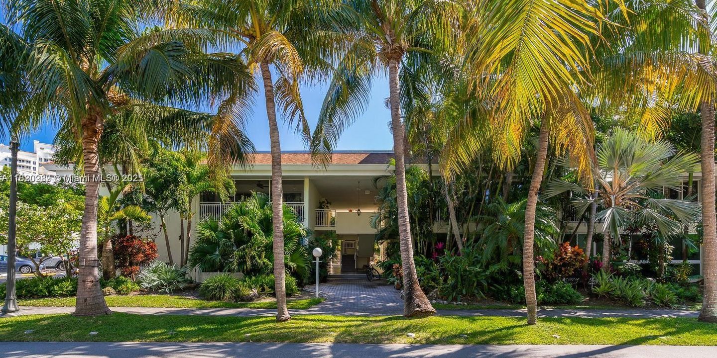 Recently Sold: $749,000 (2 beds, 2 baths, 1250 Square Feet)