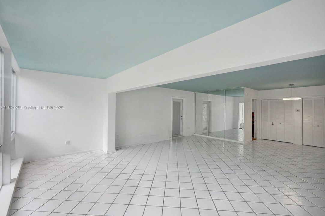 Recently Sold: $749,000 (2 beds, 2 baths, 1250 Square Feet)