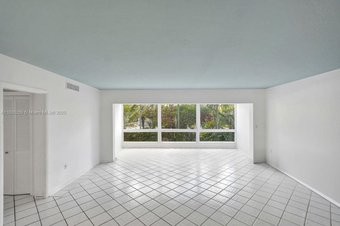 Recently Sold: $749,000 (2 beds, 2 baths, 1250 Square Feet)