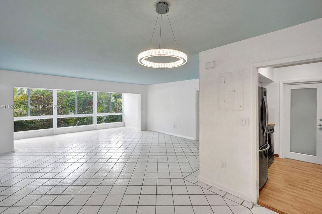 Recently Sold: $749,000 (2 beds, 2 baths, 1250 Square Feet)