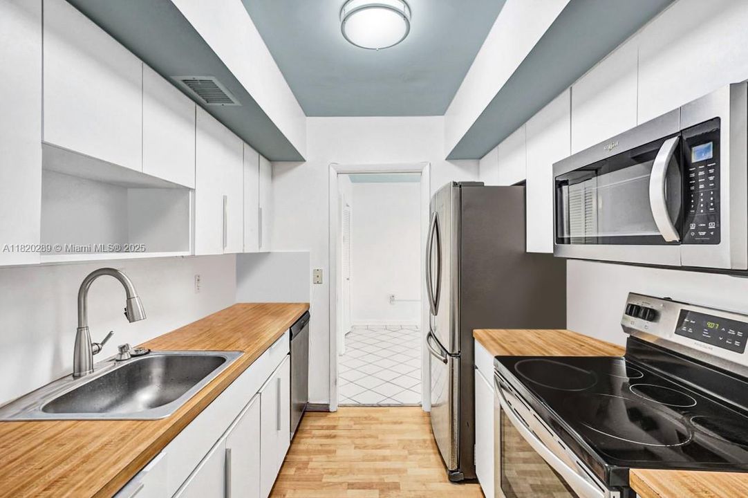 Recently Sold: $749,000 (2 beds, 2 baths, 1250 Square Feet)