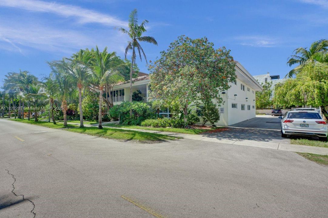 Recently Sold: $749,000 (2 beds, 2 baths, 1250 Square Feet)