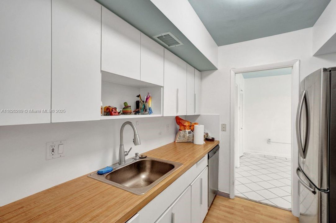 Recently Sold: $749,000 (2 beds, 2 baths, 1250 Square Feet)